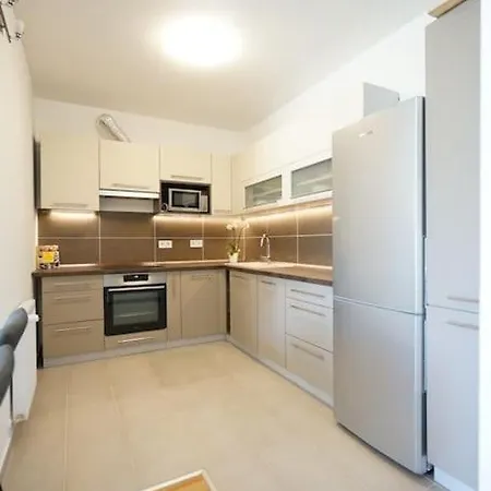 Sunny Apartment *